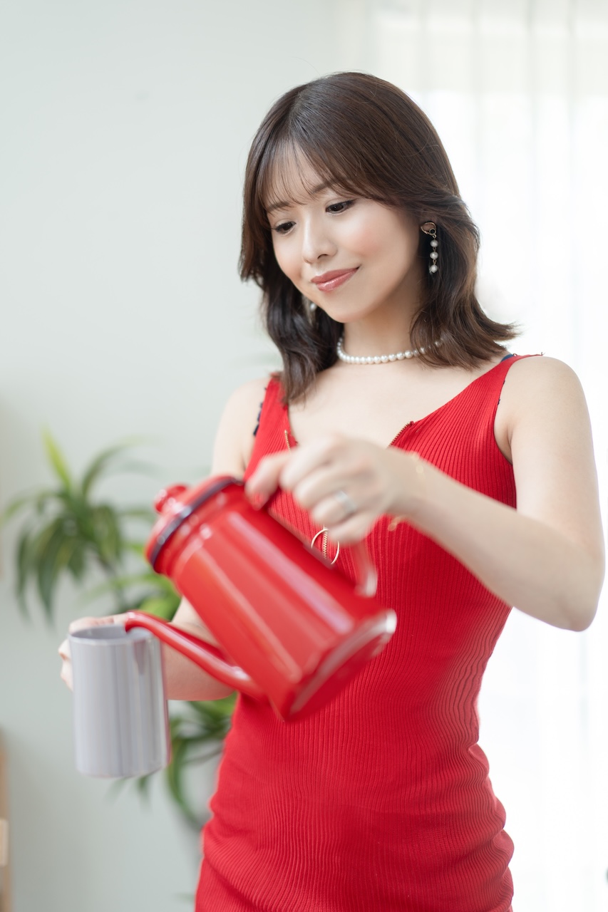 新妻涼子のプロフィール一般写真