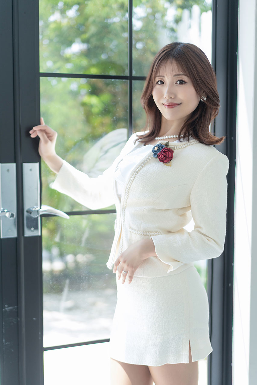 新妻涼子のプロフィール一般写真